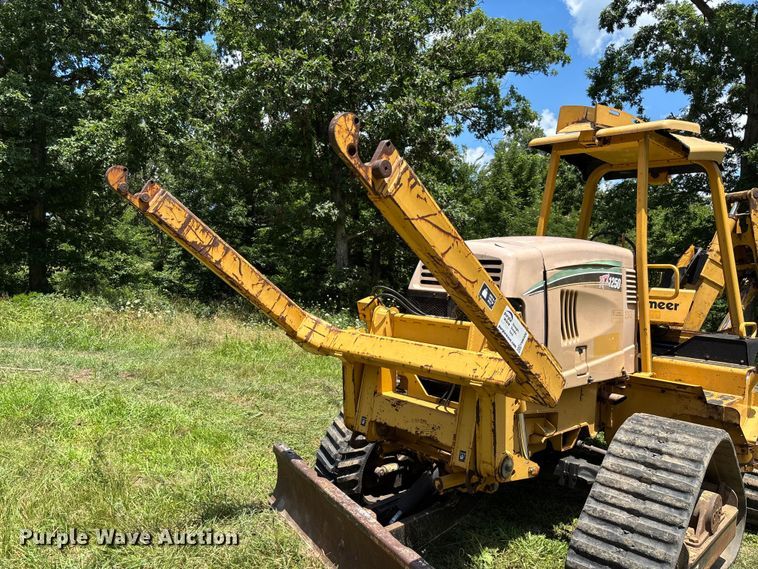 image for item FM6506 2008 Vermeer RTX1250 cable plow