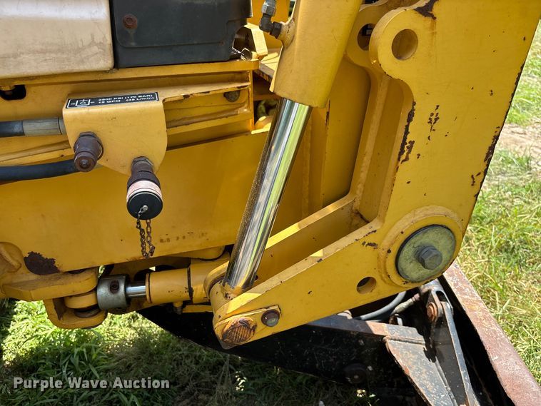 image for item FM6506 2008 Vermeer RTX1250 cable plow
