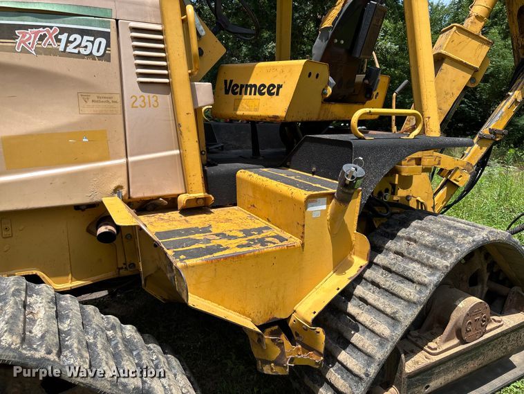 image for item FM6506 2008 Vermeer RTX1250 cable plow