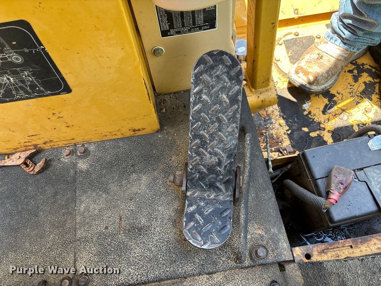 image for item FM6506 2008 Vermeer RTX1250 cable plow