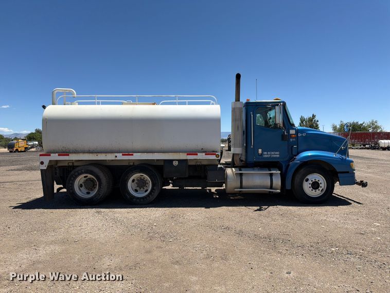 image for item FM7548 2006 International 9200i water truck