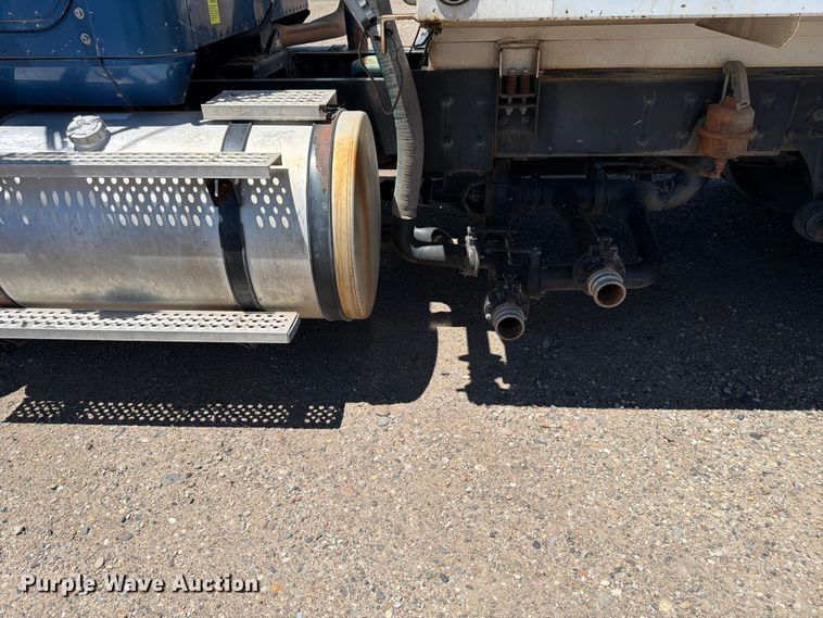 image for item FM7548 2006 International 9200i water truck