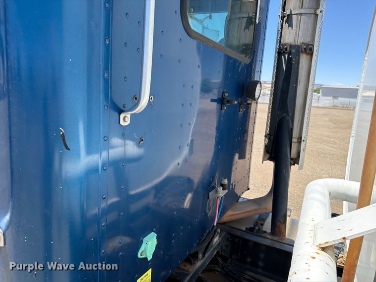 image for item FM7548 2006 International 9200i water truck