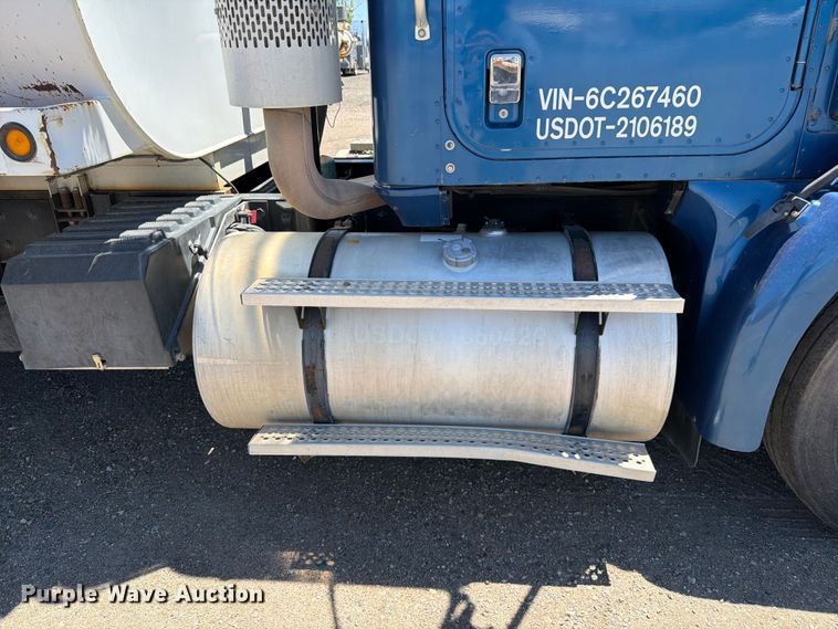 image for item FM7548 2006 International 9200i water truck