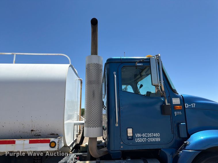 image for item FM7548 2006 International 9200i water truck