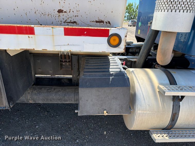 image for item FM7548 2006 International 9200i water truck