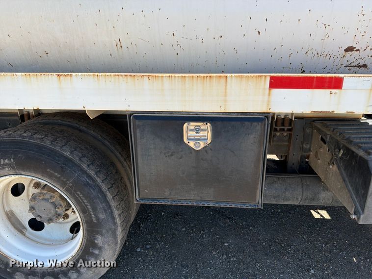 image for item FM7548 2006 International 9200i water truck