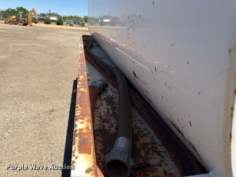image for item FM7548 2006 International 9200i water truck