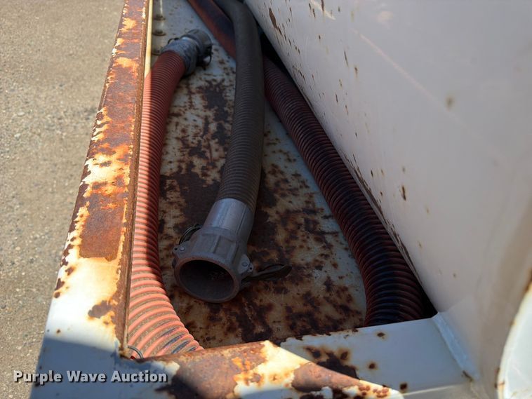 image for item FM7548 2006 International 9200i water truck