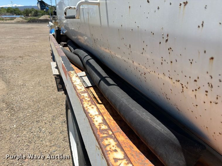 image for item FM7548 2006 International 9200i water truck