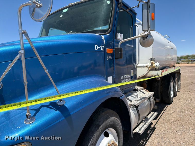 image for item FM7548 2006 International 9200i water truck