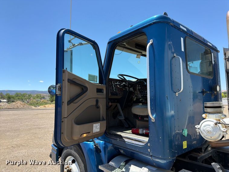image for item FM7548 2006 International 9200i water truck