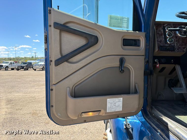 image for item FM7548 2006 International 9200i water truck