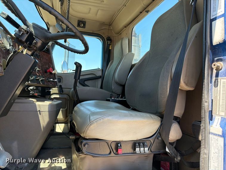image for item FM7548 2006 International 9200i water truck