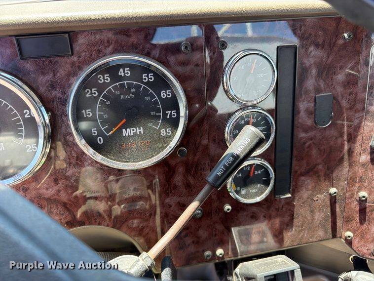 image for item FM7548 2006 International 9200i water truck