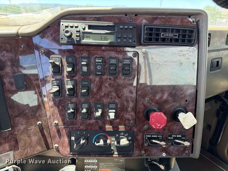 image for item FM7548 2006 International 9200i water truck