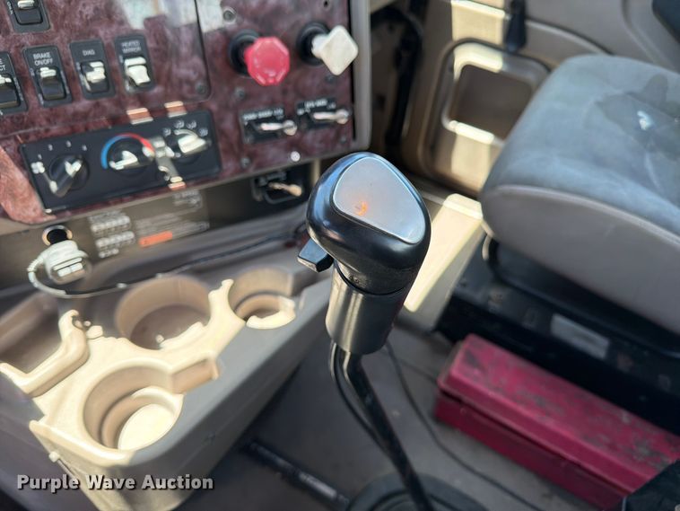 image for item FM7548 2006 International 9200i water truck