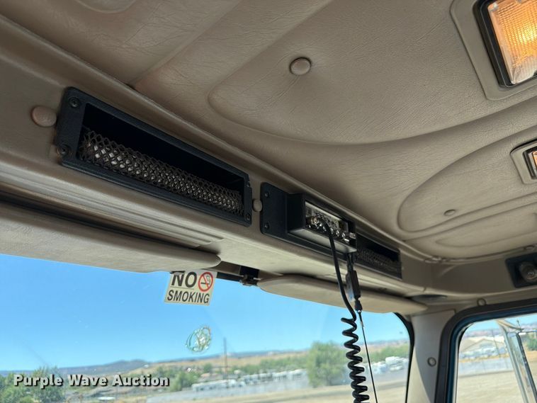 image for item FM7548 2006 International 9200i water truck