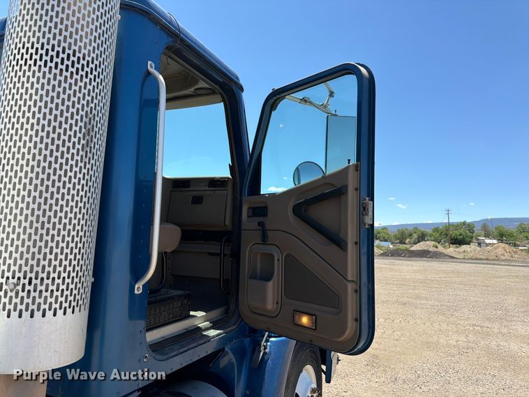 image for item FM7548 2006 International 9200i water truck