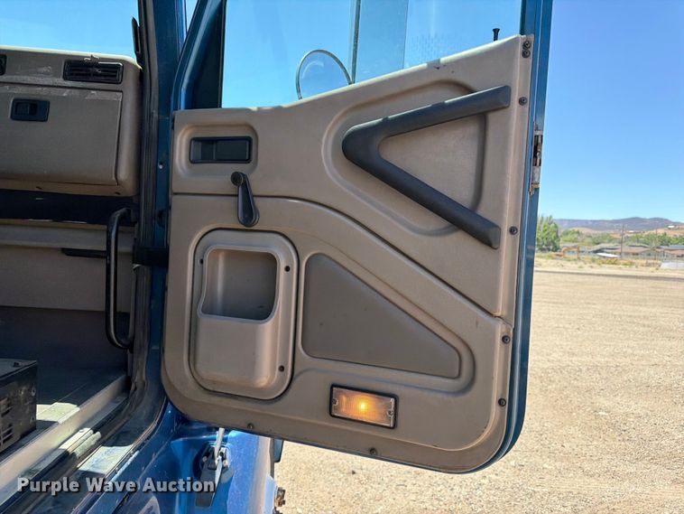 image for item FM7548 2006 International 9200i water truck