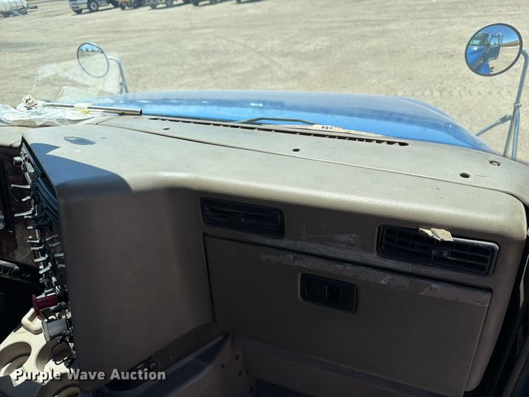 image for item FM7548 2006 International 9200i water truck