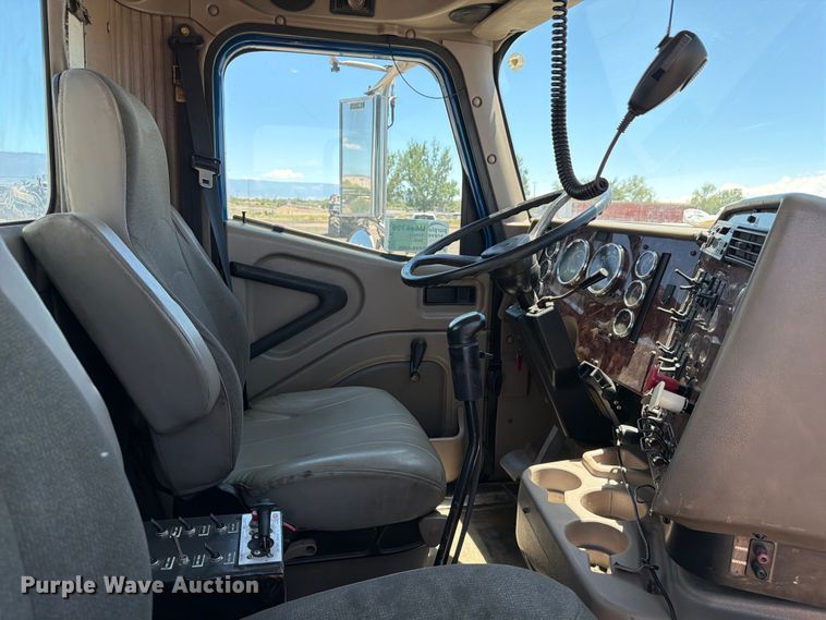image for item FM7548 2006 International 9200i water truck