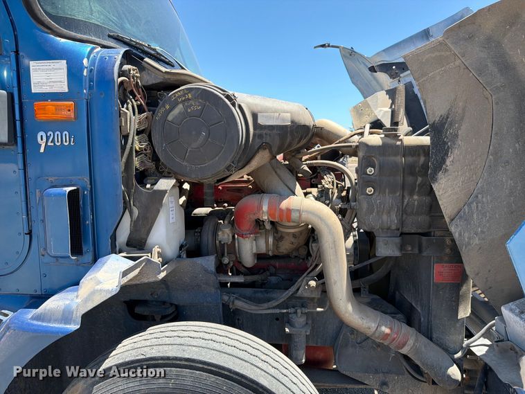 image for item FM7548 2006 International 9200i water truck