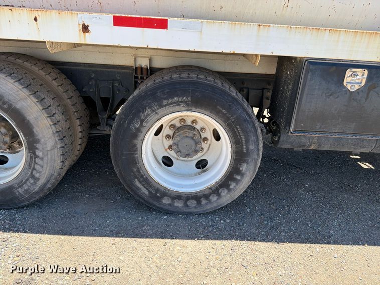 image for item FM7548 2006 International 9200i water truck