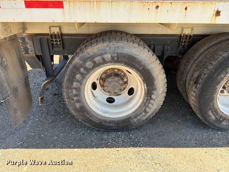 image for item FM7548 2006 International 9200i water truck