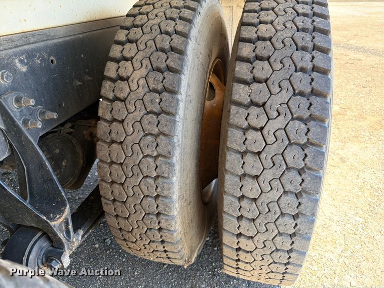 image for item FM7548 2006 International 9200i water truck
