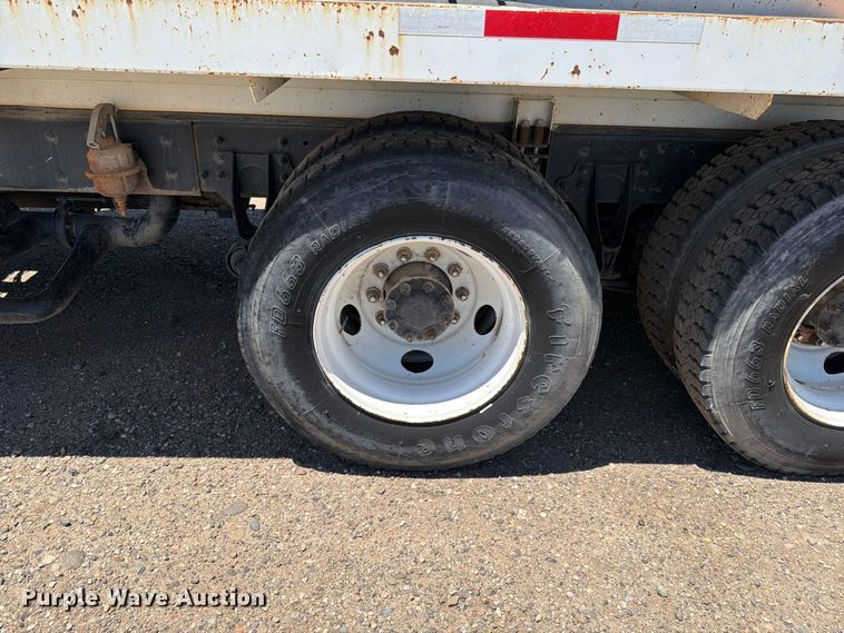 image for item FM7548 2006 International 9200i water truck