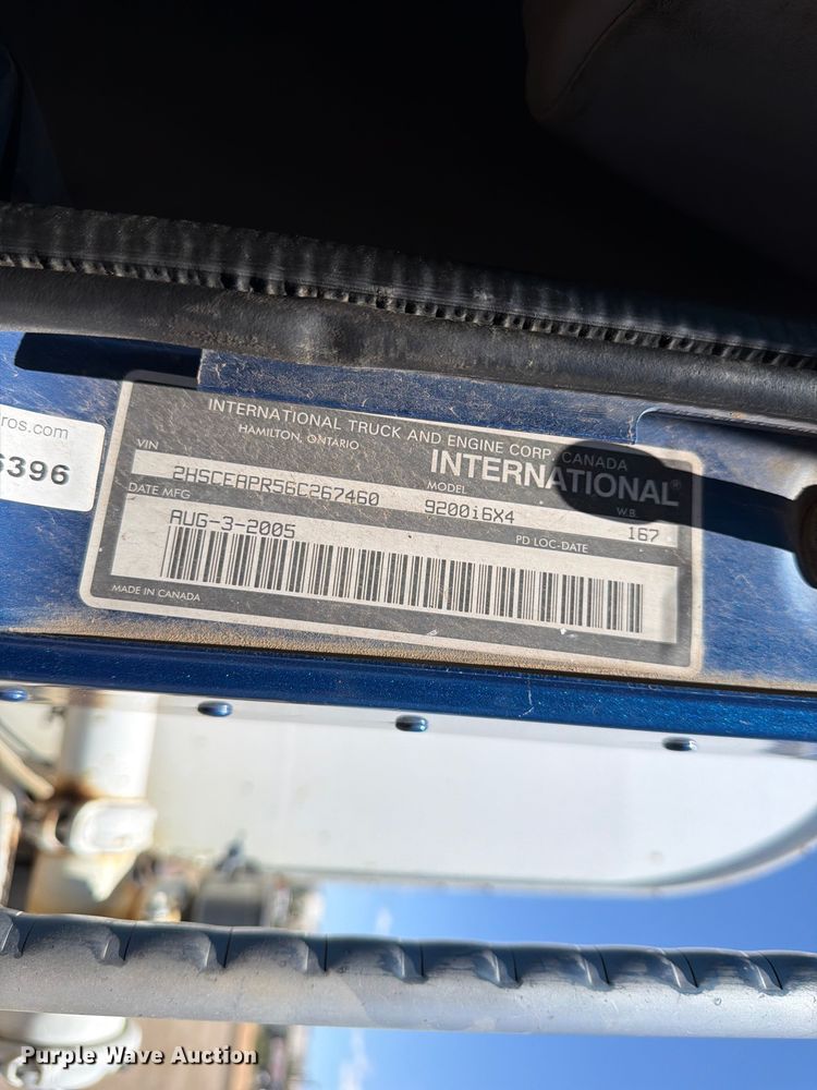 image for item FM7548 2006 International 9200i water truck