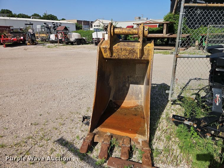 image for item FN5724 Esco PC400-3 excavator bucket
