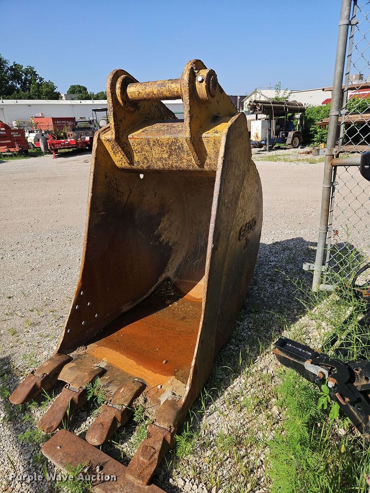 image for item FN5724 Esco PC400-3 excavator bucket