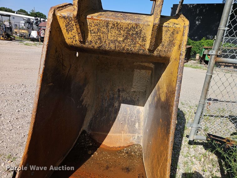 image for item FN5724 Esco PC400-3 excavator bucket