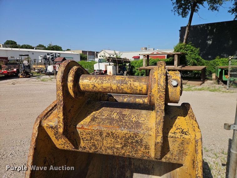 image for item FN5724 Esco PC400-3 excavator bucket