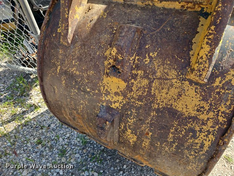 image for item FN5724 Esco PC400-3 excavator bucket