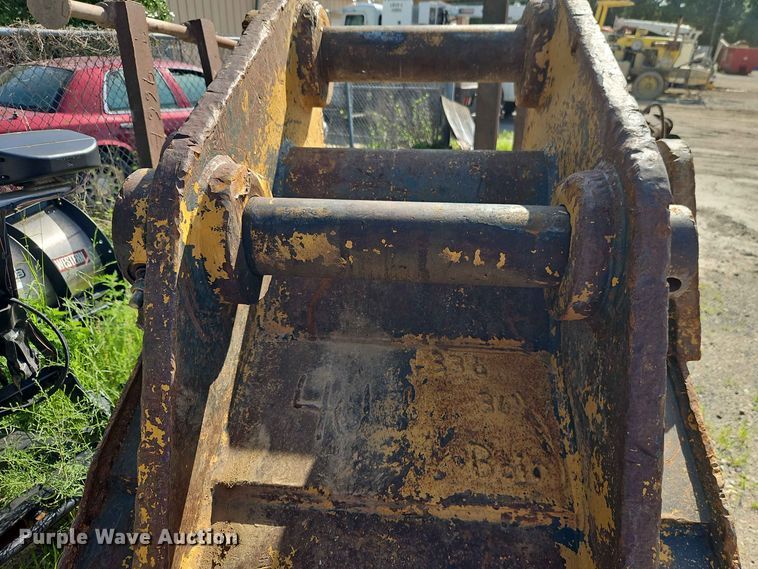 image for item FN5724 Esco PC400-3 excavator bucket