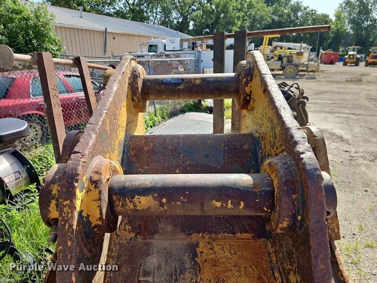 image for item FN5724 Esco PC400-3 excavator bucket
