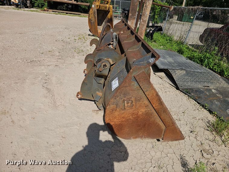 image for item FN5725 Balderson BIT36-3YQ side dump bucket