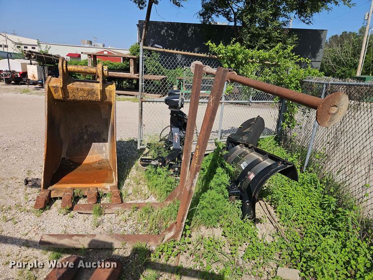 image for item FN5726 (2) sets of loader bucket forks