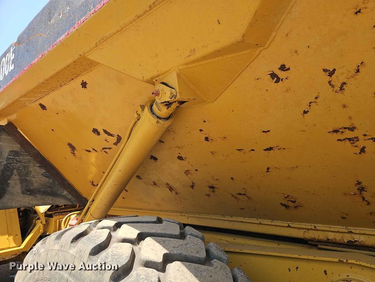 image for item FN5728 1998 Caterpillar D300E articulated haul truck
