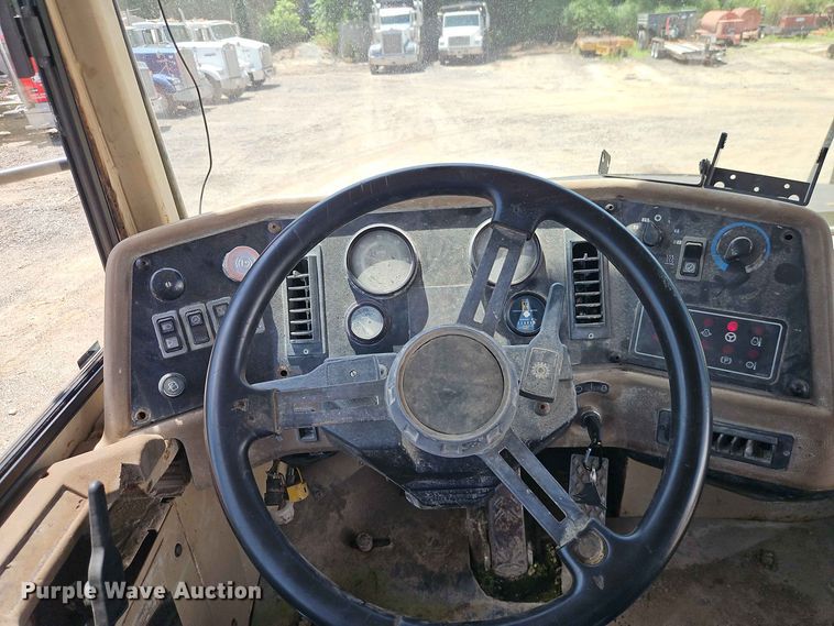image for item FN5728 1998 Caterpillar D300E articulated haul truck