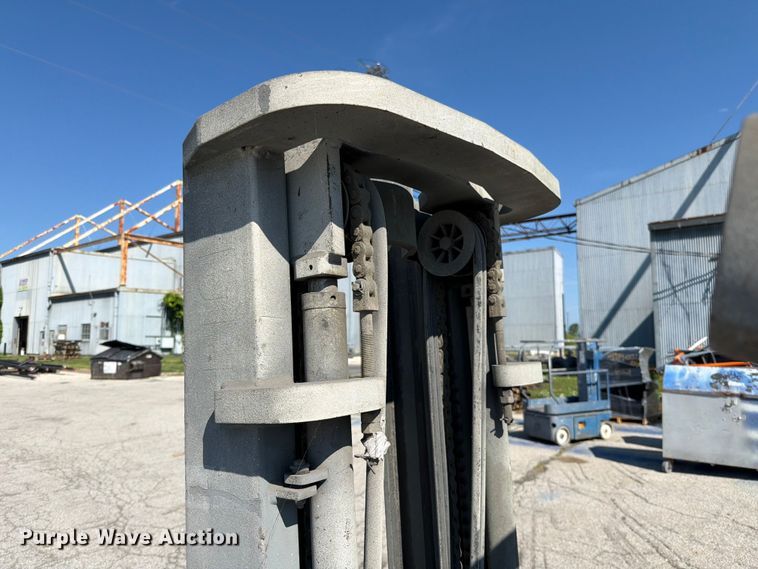 image for item FN5744 Clark forklift