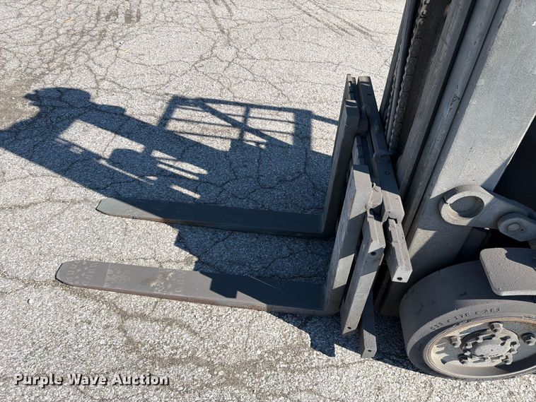 image for item FN5744 Clark forklift