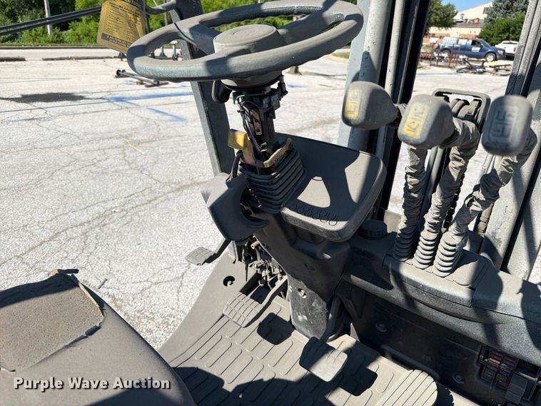 image for item FN5744 Clark forklift