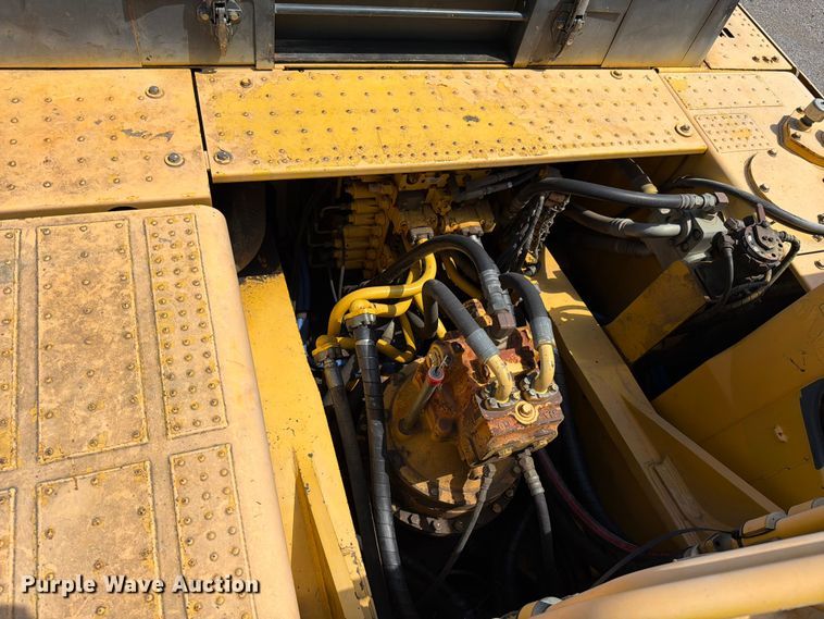 image for item FN5746 2008 Komatsu PC400LC-8 excavator