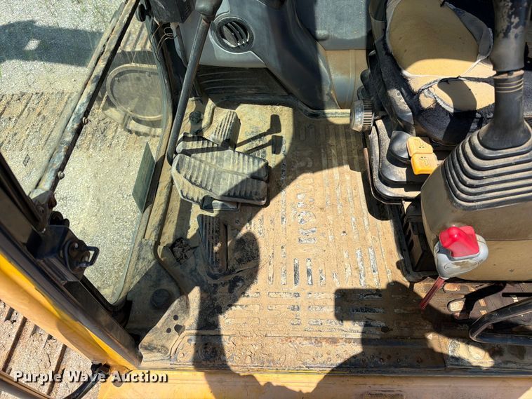 image for item FN5746 2008 Komatsu PC400LC-8 excavator