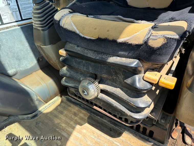 image for item FN5746 2008 Komatsu PC400LC-8 excavator