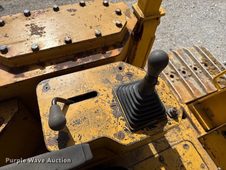 image for item FO4503 1998 Vermeer P185 cable plow